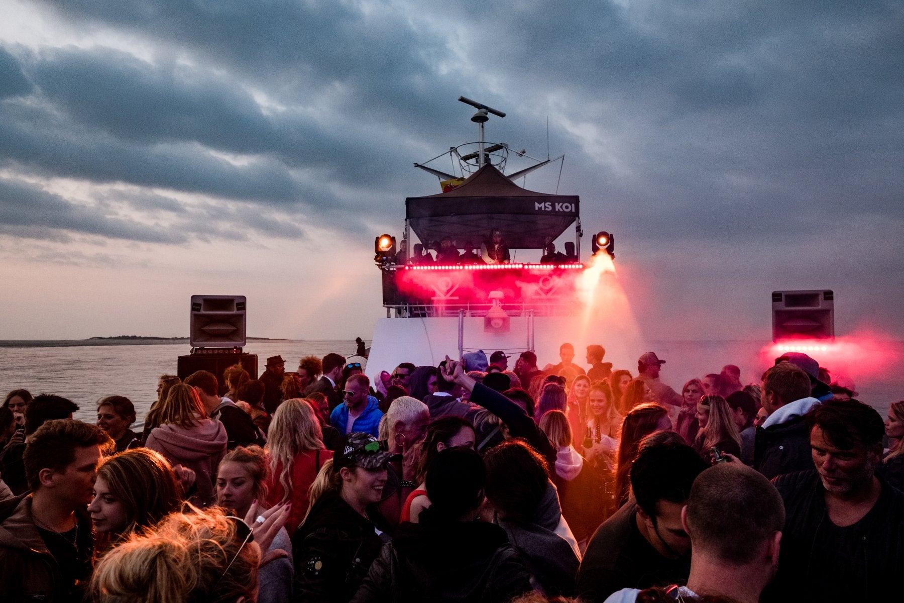 SO, 14.06. // 90iger und 2000er Mega Boat Cruise