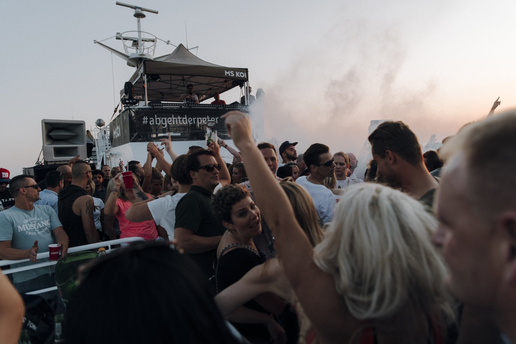 Sa, 03.10. // 90iger und 2000er Mega Boat Saison Abschluss Cruise