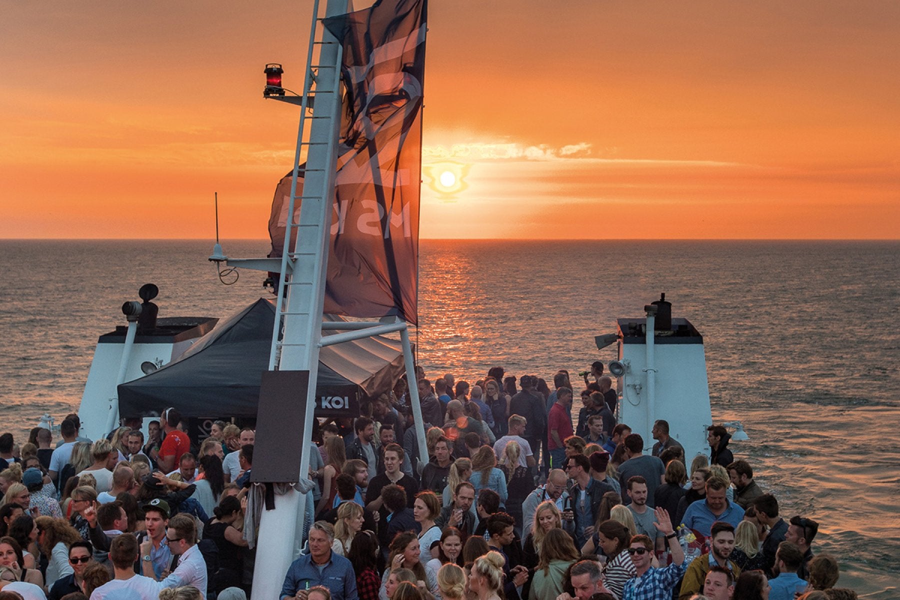 Sa, 20.06. // Mega 90iger und 2000er Boat Party - KiWo Edition
