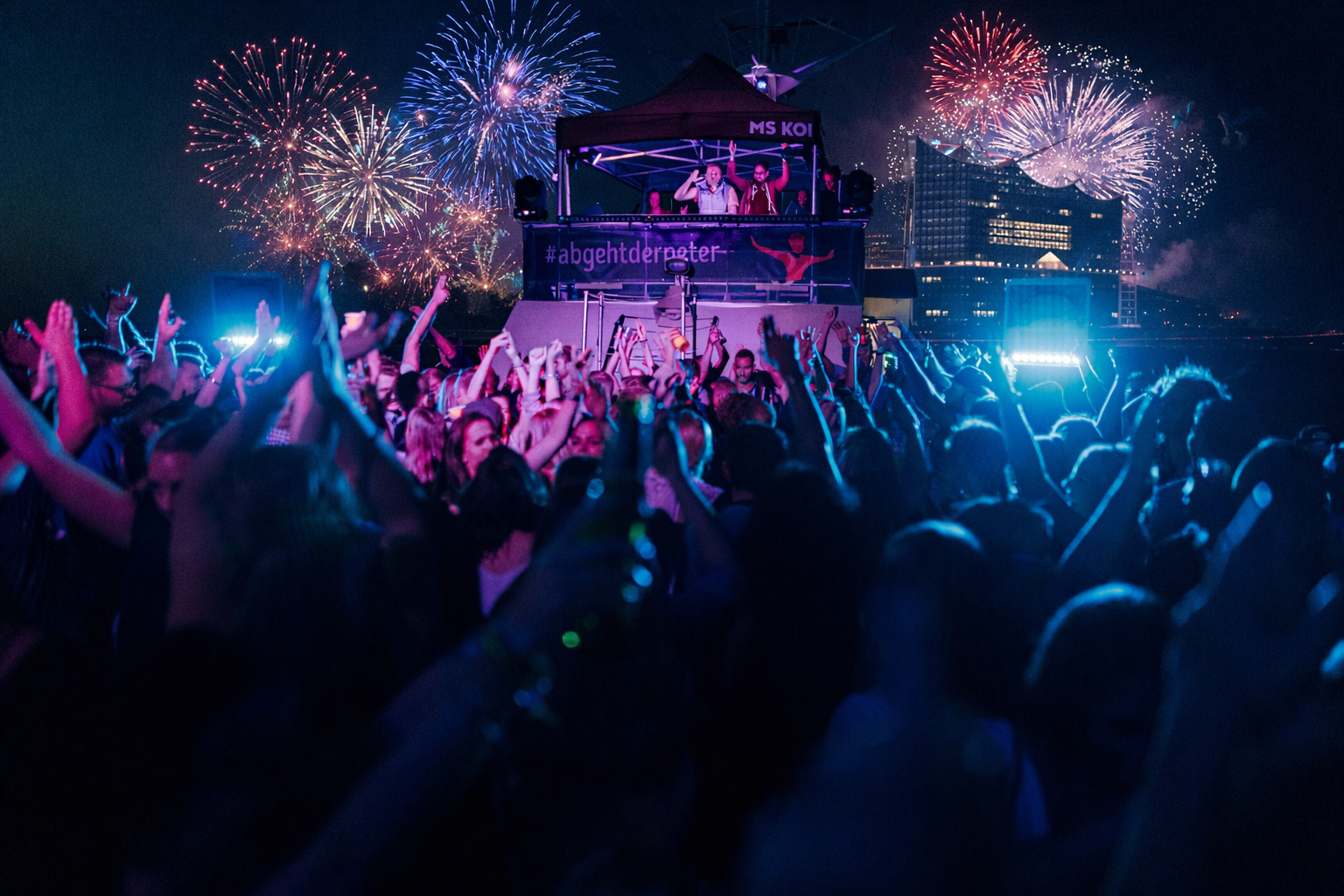 Do, 31.12. // SILVESTER CRUISE - MEGA 90iger, 2000er und 2010er PARTY