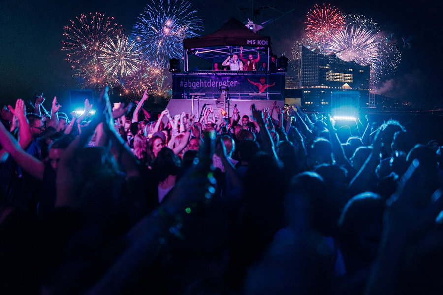Do, 31.12. // SILVESTER CRUISE - MEGA 90iger, 2000er und 2010er PARTY